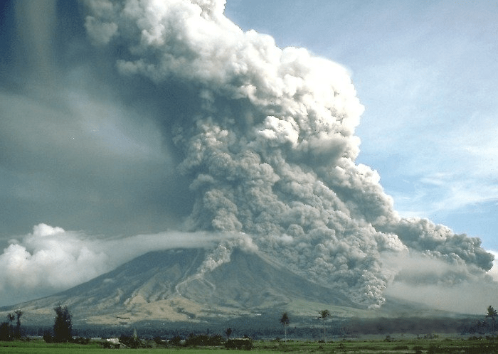 This image has an empty alt attribute; its file name is fig-1-pyrclastic-flow-mayan-1984.png